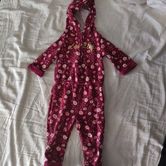 ⭐ 4/$20 Carter's Baby Girl 12mo Hooded Jumpsuit - Picture 7 of 8